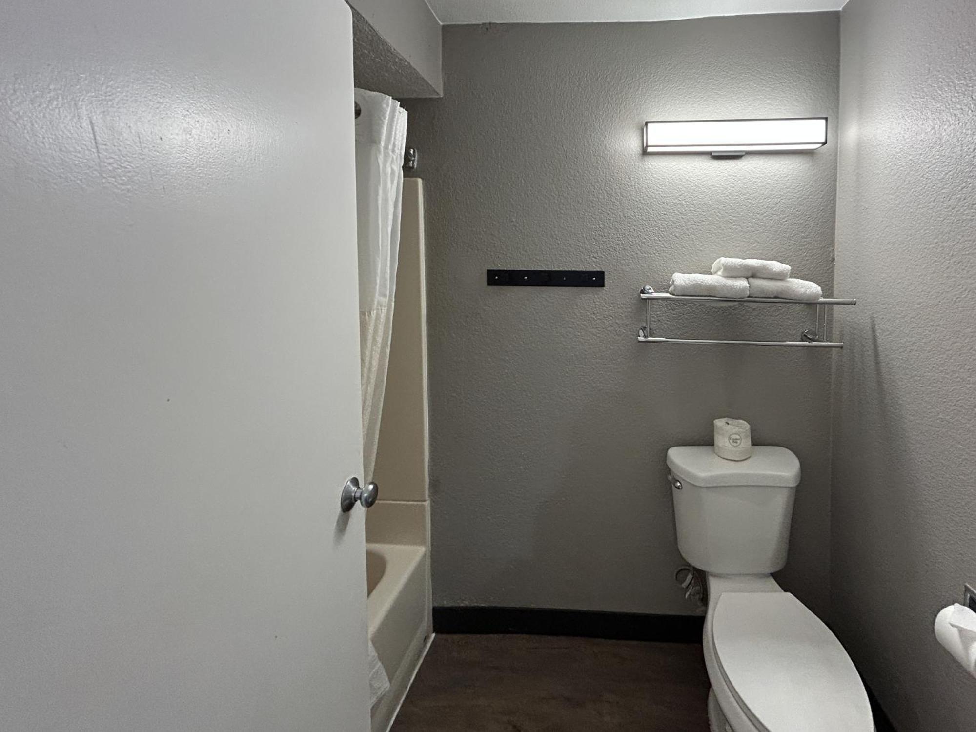 6 San Diego, Ca Circle Mission Valley 4* San Diego